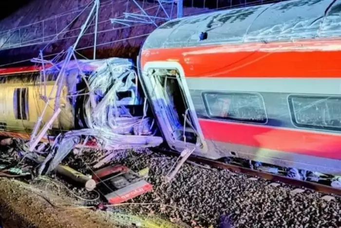 فاجعة سككية تهز إسبانيا..ارتفاع حصيلة ضحايا اصطدام قطارين فائقَي السرعة في الأندلس