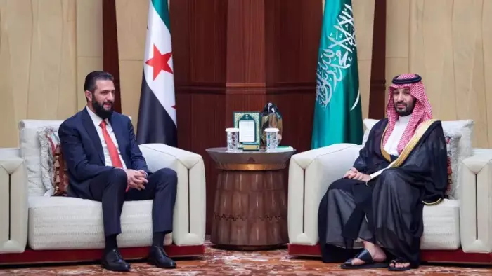 محمد بن سلمان يستقبل أحمد الشرع في الرياض لبحث العلاقات وتطورات المنطقة
