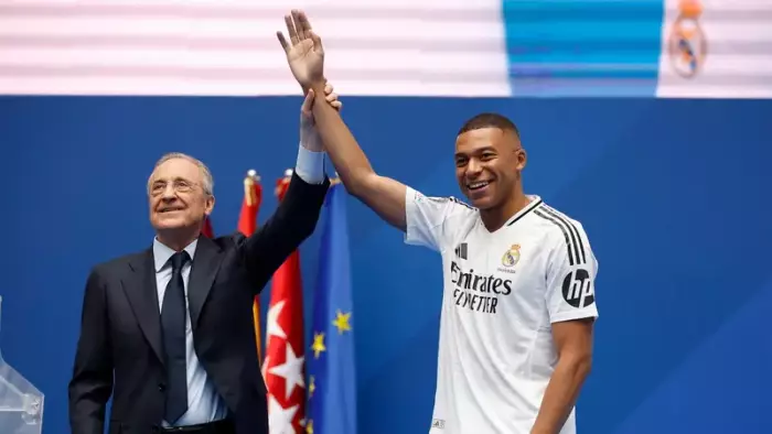 ريال مدريد يراهن على مبابي لخطف الكرة الذهبية ويبدأ تحركه مبكراً
