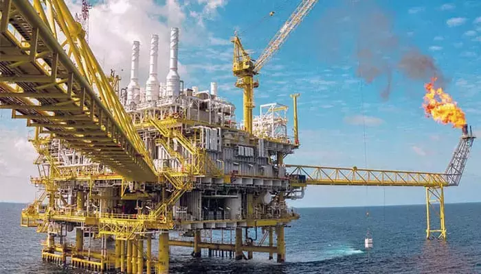 اقتصادات العالم تحت الضغط وخطة إنقاذ الطاقة تنطلق من سباق فك الارتباط عن الخليج