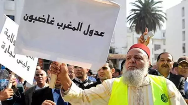 غليان العدول أمام البرلمان والقانون يفجر الشارع ويكشف أزمة ثقة عميقة  في الحكومة