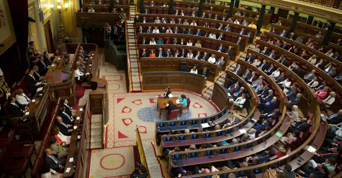 حل البرلمان الإسباني يهدد مقترح تجنيس الصحراويين بالسقوط