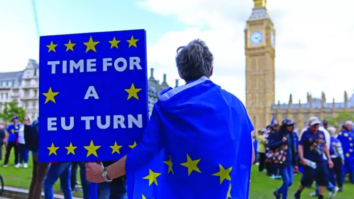 فايننشال تايمز:تصرفات ترامب تدفع بتعجيل عودة بريطانيا إلى الاتحاد الأوروبي