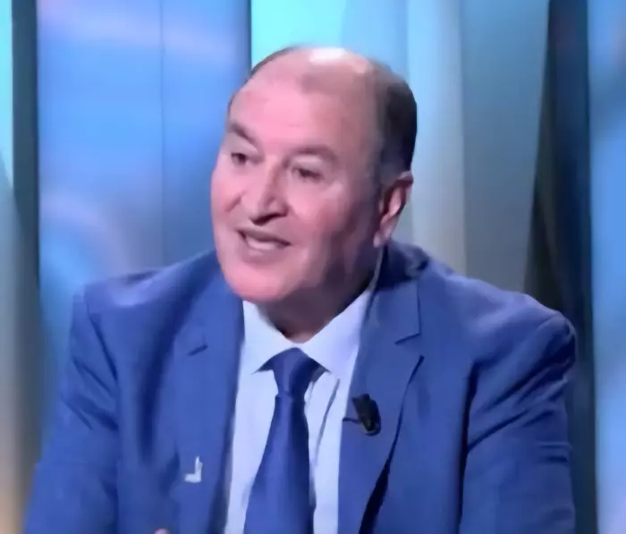"عبدالرزاق بوغنبور" مرآةُ الروح… حين يُستَغلُّ النور