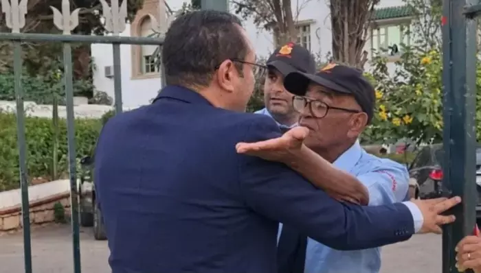 وزير التربية الوطنية يتدخل لإعادة حارس أمن إلى عمله بعد جدل منعه وفداً وزارياً من دخول الوزارة