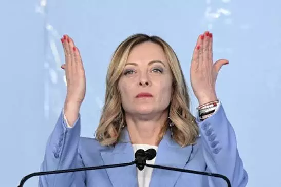 إيطاليا ترفع حالة التأهب وميلوني تحت الضغط بسبب الهجرة والفوضى في المتوسط