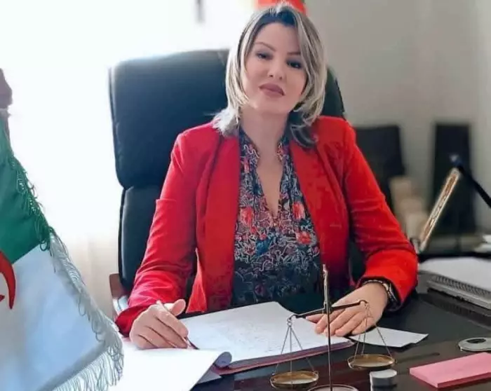 حبس المحامية "لطيفة ديب" يشعل الجدل في الجزائر ويعيد ملف حرية التعبير إلى الواجهة