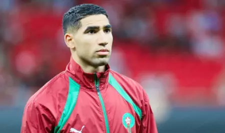 أشرف حكيمي يزاحم كبار نجوم العالم على جائزة “The Best” من الفيفا في موسم كروي استثنائي