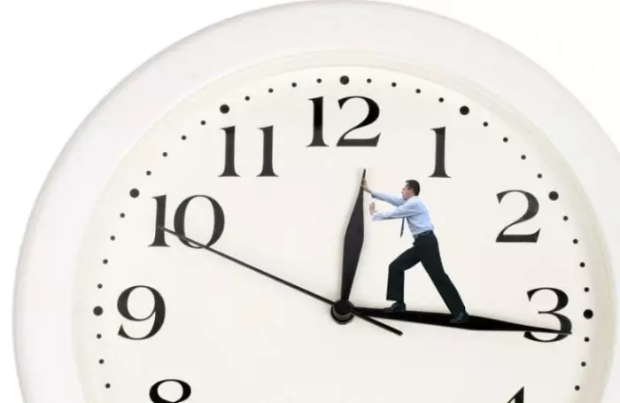 الساعة الإضافية تحت المجهر ومطالب سياسية بكشف الحقيقة الكاملة لكلفتها الاقتصادية والاجتماعية والعودة للتوقيت العادي