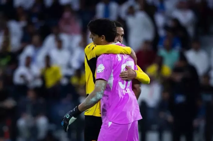 النصيري وبونو يخطفان الأضواء بلقطة أخوية