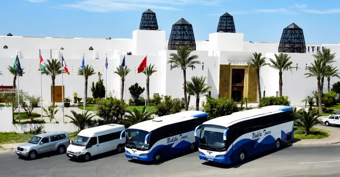 ارتفاع أسعار المحروقات يُهدد استمرارية مقاولات النقل السياحي بالمغرب