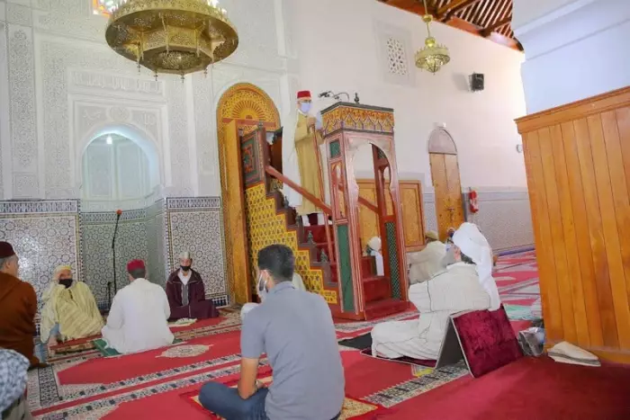 حين تضيق الدنيا تتسع القلوب والتكافل العائلي طوق النجاة في زمن المحن والشدائد