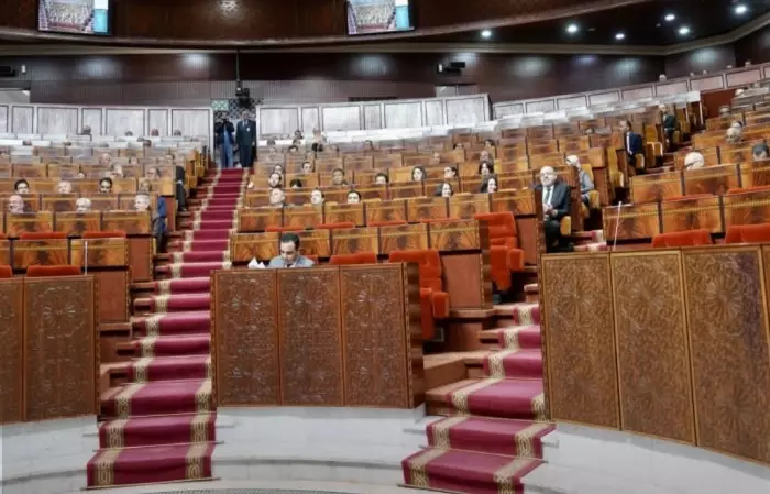 قانون مالية 2026 يُمرَّر في 6 دقائق وبرلمان بلا نواب وديمقراطية على الورق