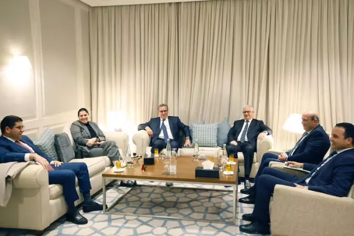 المنصوري تبدأ مشاورات تشكيل الحكومة الجديدة وسط ترقب سياسي واسع