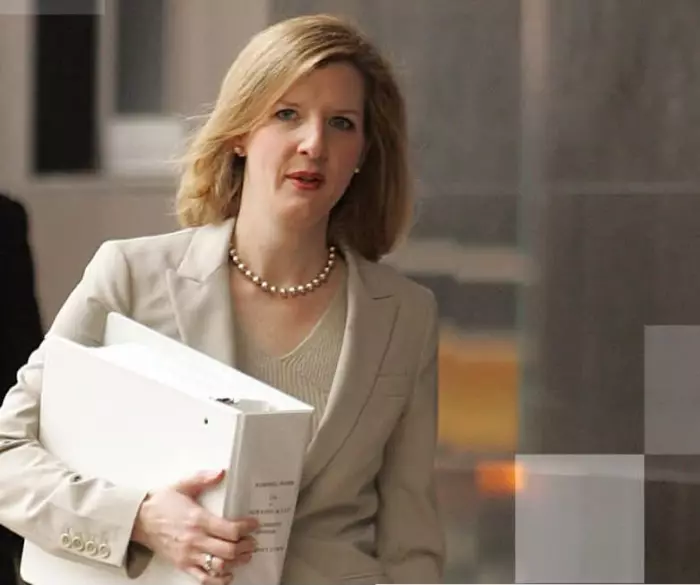 صداقة سرية مع إبستين تطيح بكبيرة محامي غولدمان ساكس