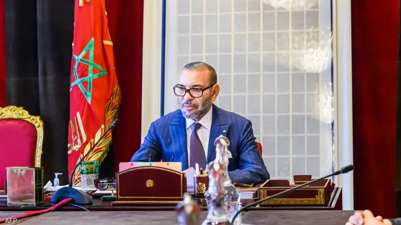 الملك محمد السادس يرسم مستقبل إفريقيا بشراكات ذكية ومشاريع عملاقة تنهض بالقارة