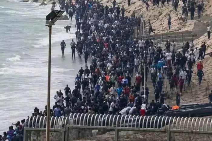 شبح 15 غشت يُطل على المغرب من جديد ودعوات جديدة لاجتياح سبتة تُشعل مواقع التواصل الاجتماعي