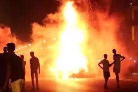 نار "شعالة" عاشوراء تحت المجهر وطقوس تتحول إلى تهديد للأرواح والممتلكات وسط تصاعد التحذيرات
