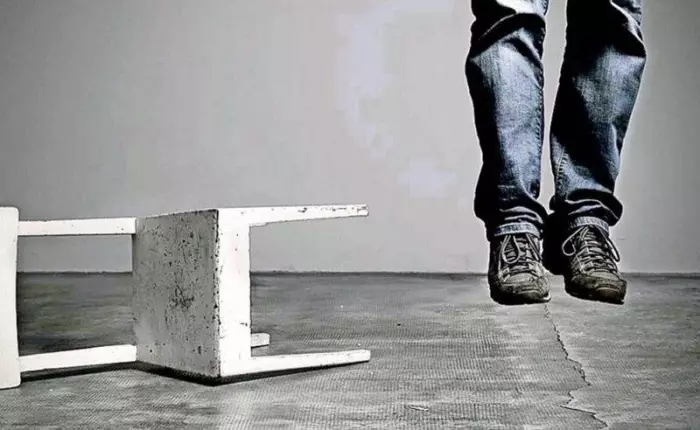 العثور على جثة شاب معلقة بعمود كهربائي يهز مولاي يعقوب